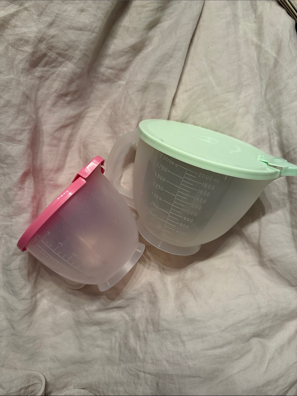 Tupperware large measuring bowls NWT